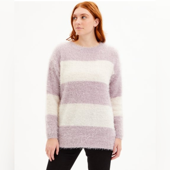 New super soft Lilac & White Stripe Feather Yarn Sweater - Picture 2 of 3